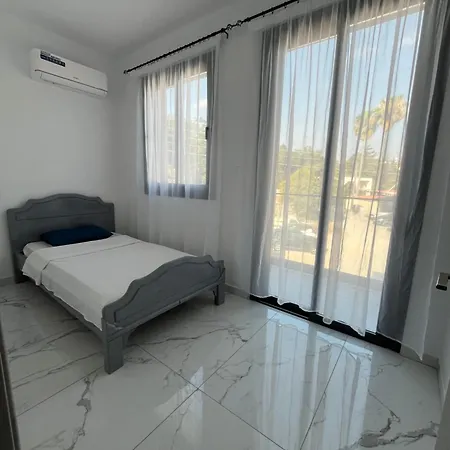 بيت للعطل Modern 5 Bedroom House *