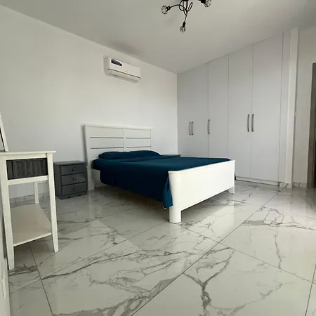 Modern 5 Bedroom House *
