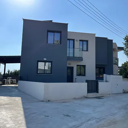 Modern 5 Bedroom House بيت للعطل